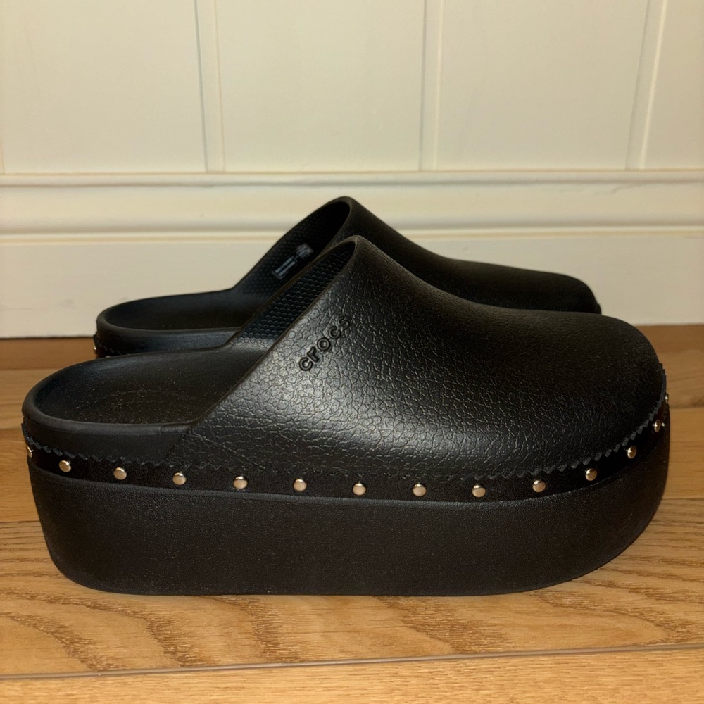 CROCS Women's 8 Black Dylan-Platform Clogs with Studs
